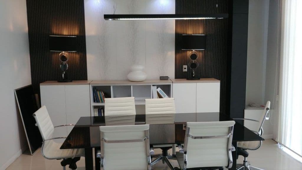 Sala de juntas en el tercer piso del Centro de Negocios SUAL